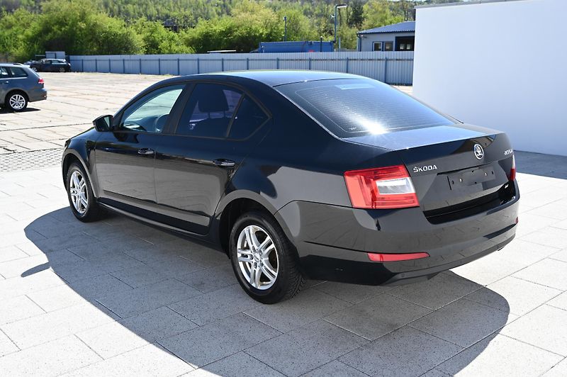 Škoda Octavia 1.6TDI 77KW Ambition rezervace - fotka 9 z 49
