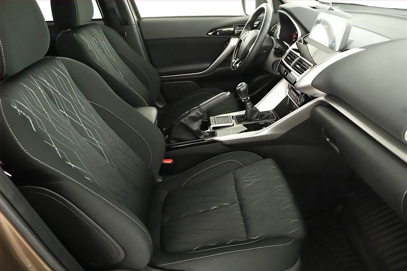 Mitsubishi Eclipse Cross (2019) 1.5 T-MIVEC - fotka 7 z 14