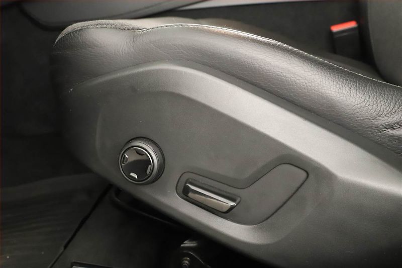 Volvo V90 (2018) D3, Automat, Serv.kniha, Kůže - fotka 15 z 20