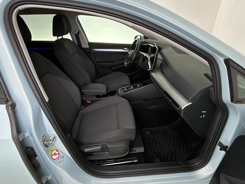 Volkswagen Golf Life DSG - fotka 9 z 29
