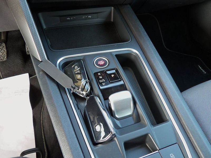 Seat Leon 2.0TDI DSG Virtual ACC LED NAV - fotka 13 z 31