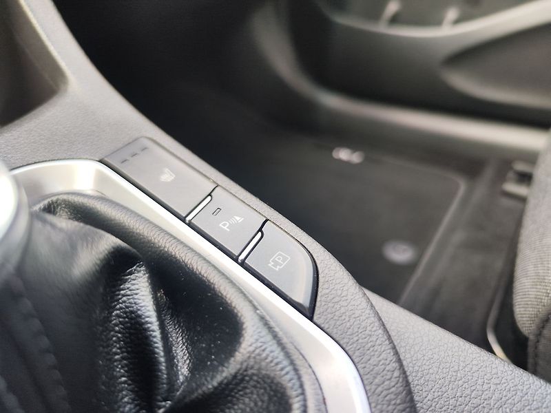 Hyundai i30 1.5 T-GDi117kw smart Navi - fotka 23 z 34