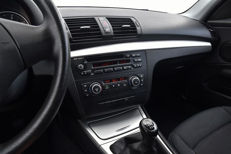BMW Řada 1 120d 6st 130 kW, KLIMA, ALU - fotka 16 z 33