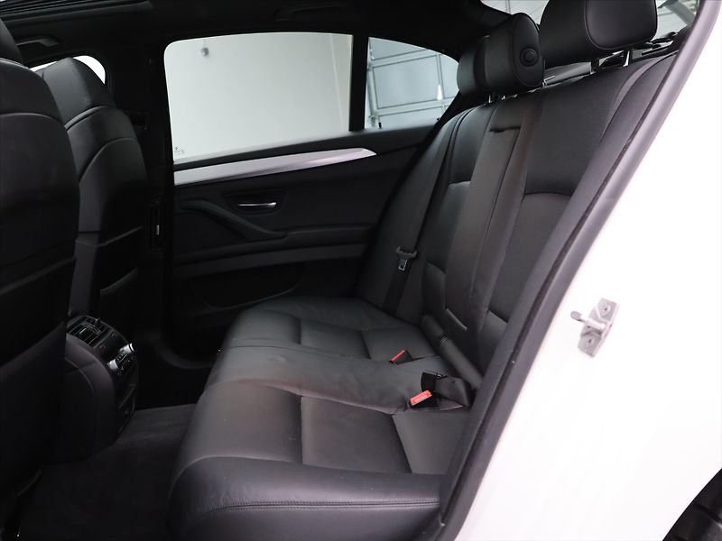 BMW Řada 5 3,0 530d 190KW xDrive CZ - fotka 14 z 31