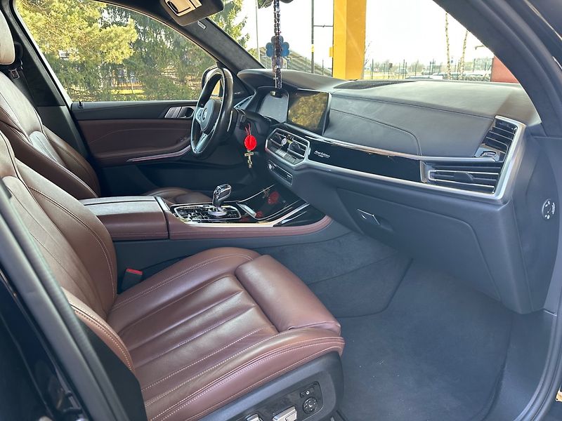 BMW X7 (2021) M50D FINAL EDITION 1/100 - fotka 9 z 43