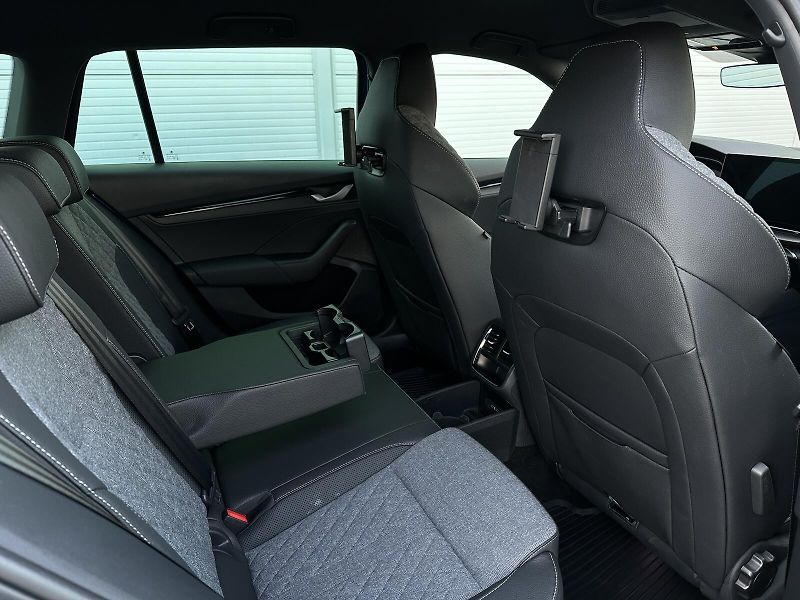 Škoda Octavia 2.0TSi 4x4 DSG Sportline Matri - fotka 42 z 49