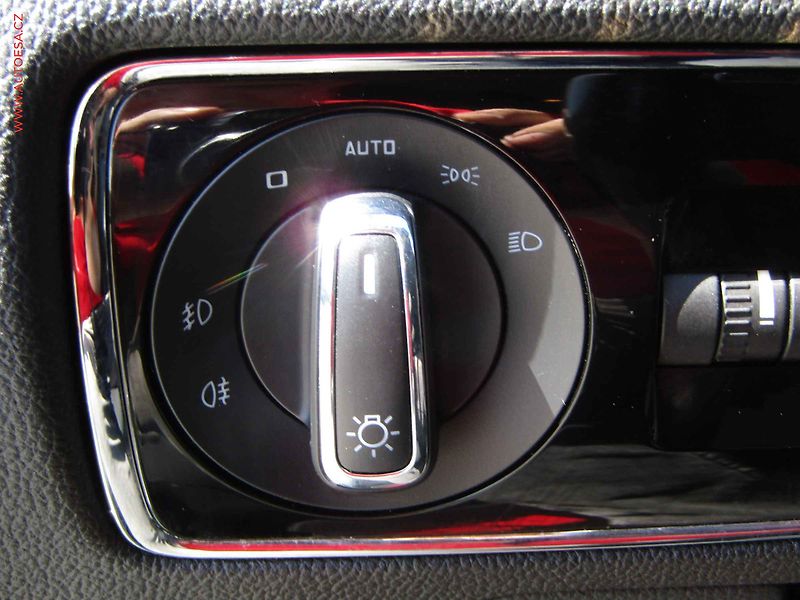 Škoda Superb (2014) 2.0TDi, Elegance, DSG, navi - fotka 22 z 23