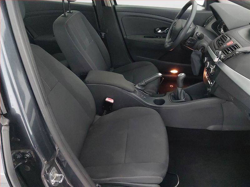 Renault Fluence (2010) 1.6 16V, po STK, Tažné - fotka 9 z 16