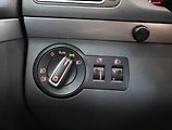 Volkswagen Touran (2014) 1.6 TDI, Navi, Tempomat - náhled 17