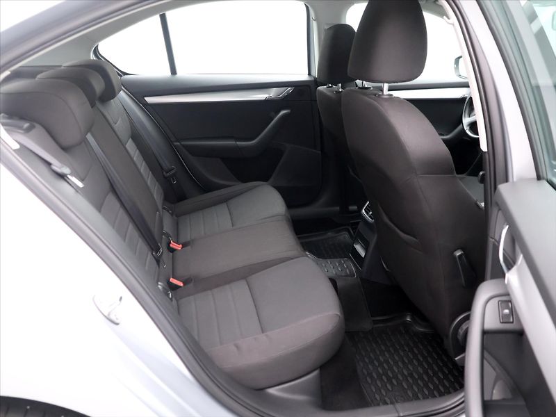 Škoda Octavia 1,6 TDI 77 kW Elegance Aut.kli - fotka 13 z 29