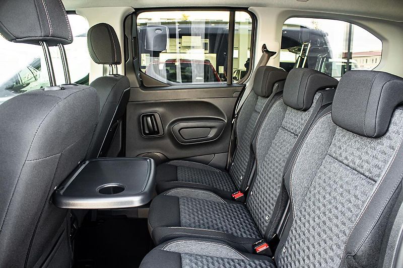 Peugeot Rifter (2026) 1,5 LONG GT 7 míst 130k EAT8 - fotka 24 z 24