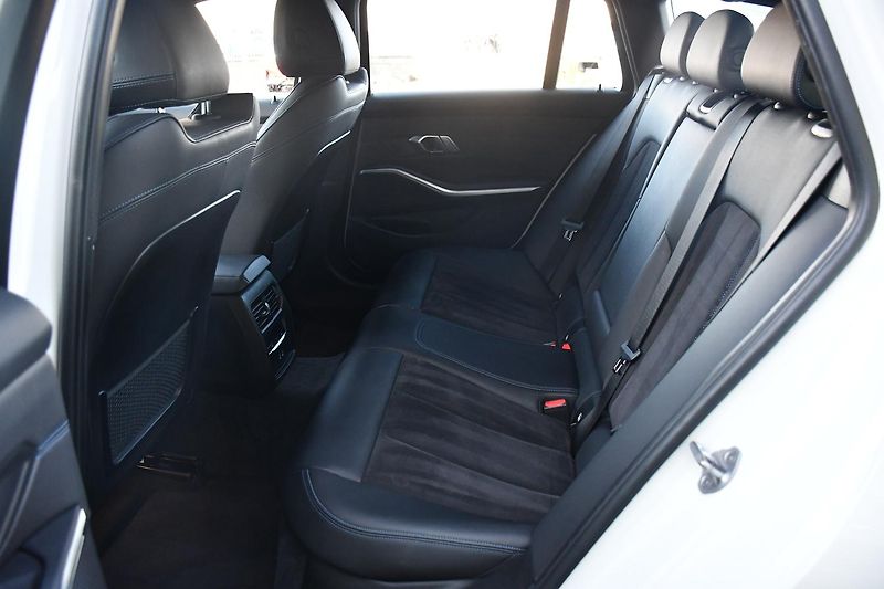 BMW Řada 3 320d xDrive M-SPORT ČR 1.M - fotka 19 z 51