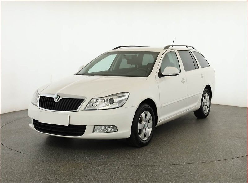 Škoda Octavia (2011) Ambiente 1.8 TSI, Tempomat - fotka 2 z 17