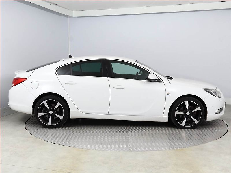 Opel Insignia (2011) OPC Line 2.0 Turbo, 4X4 - fotka 6 z 16