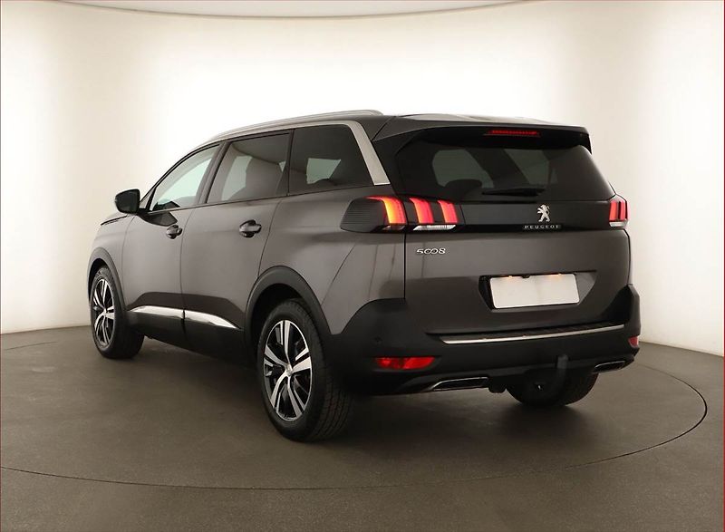Peugeot 5008 (2020) 1.5 BlueHDi, 7 míst, Kůže - fotka 4 z 16