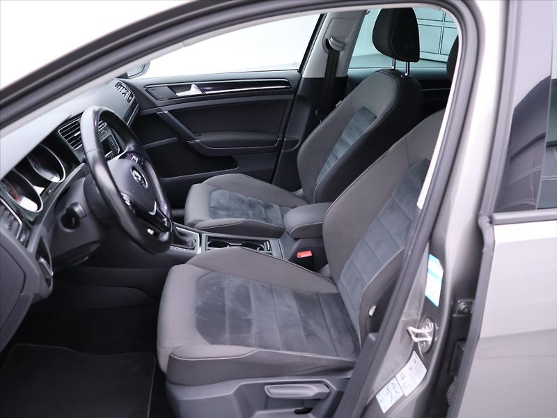 Volkswagen Golf 1,4 TSI 110kW Highline Navi - fotka 11 z 34