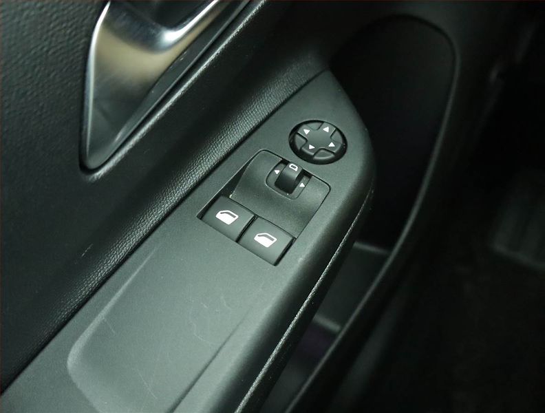 Opel Corsa (2023) 1.2 Turbo, Navi, Tempomat - fotka 14 z 15