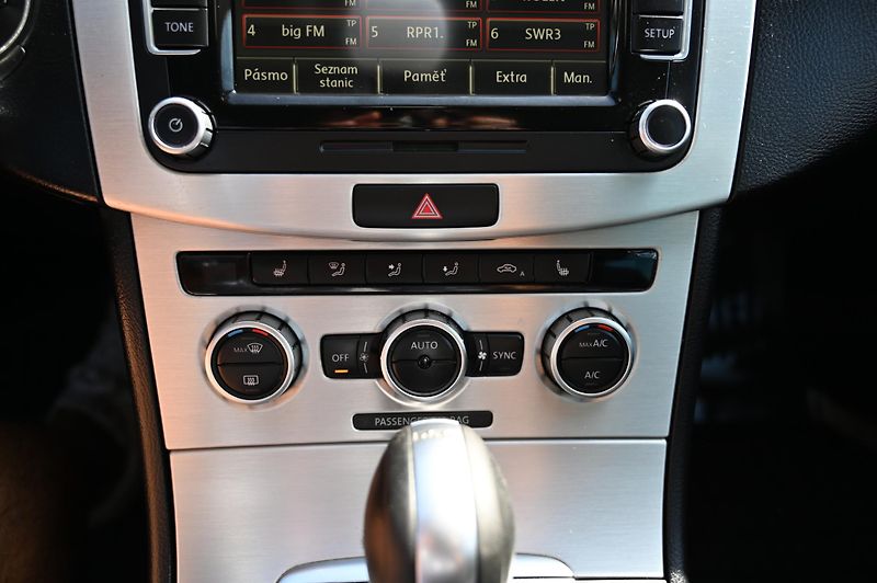 Volkswagen Passat 2.0TSI 155KW DSG Rezervace - fotka 21 z 44