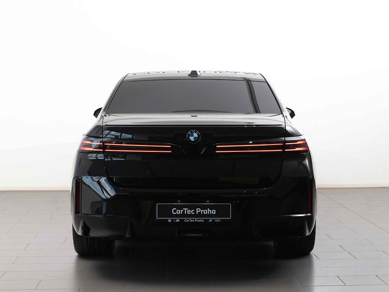 BMW Řada 7 740 xDrive Sedan - fotka 4 z 21