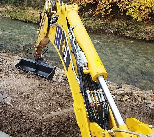 Komatsu (2020) WB97 R8 SPZ 85kw 5lopat - fotka 11 z 14