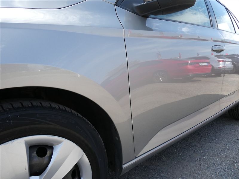 Škoda Fabia 1,4 TDi 66kW 2.majitel,servisk - fotka 15 z 44
