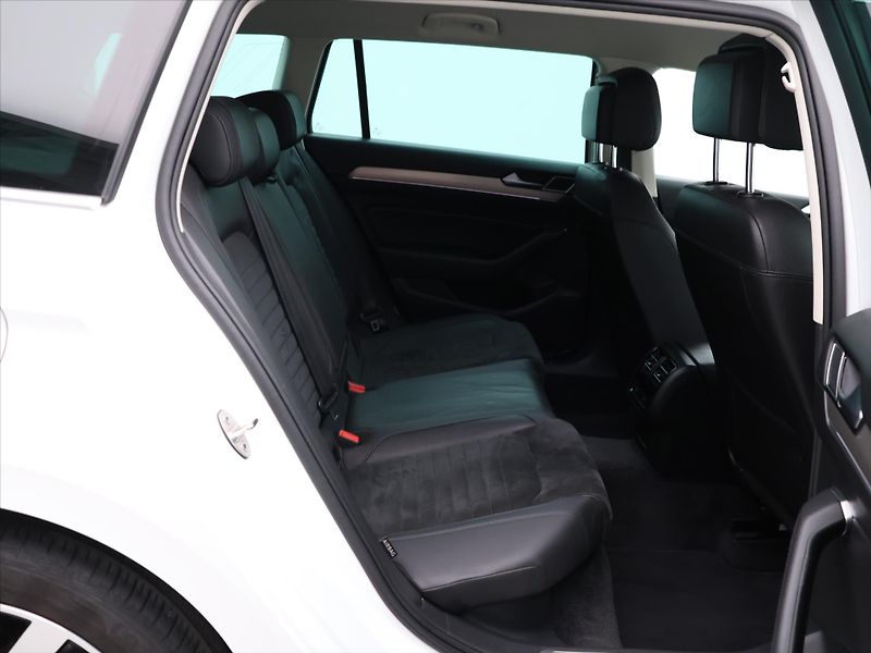 Volkswagen Passat 2,0 TDI 140k DSG Highline CZ - fotka 13 z 27