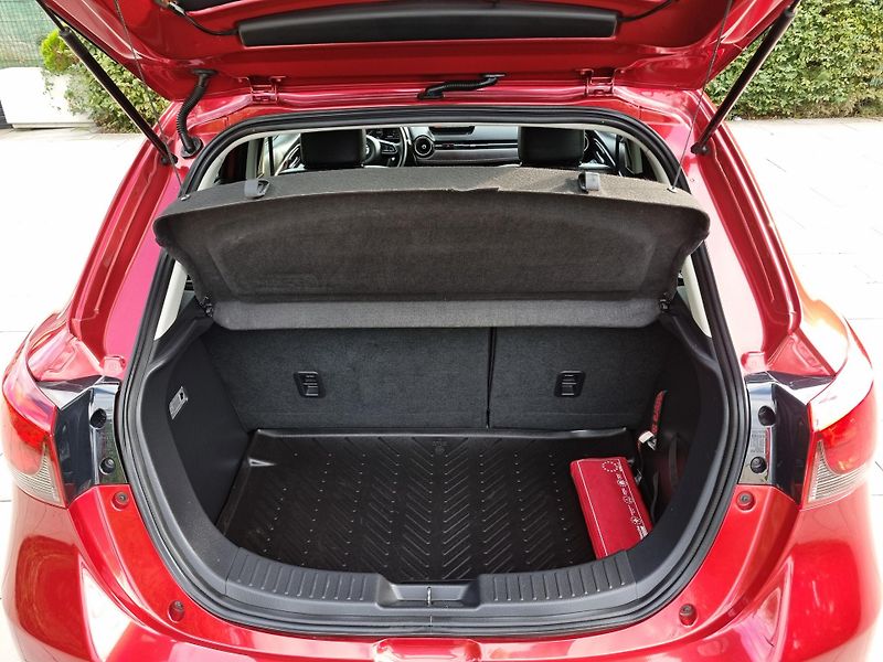 Mazda 2 (2018) 1.5 G-90.KIZOKU INTENSE,HEAD U - fotka 43 z 49