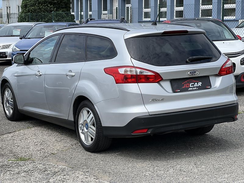 Ford Focus 1.6i KLIMATIZACE NAVI ALU KOLA - fotka 5 z 42