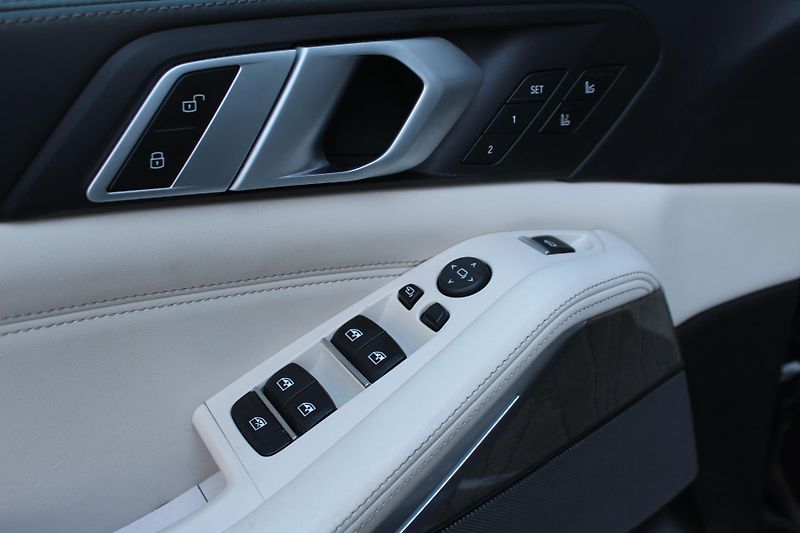 BMW X5 M50d - fotka 11 z 27