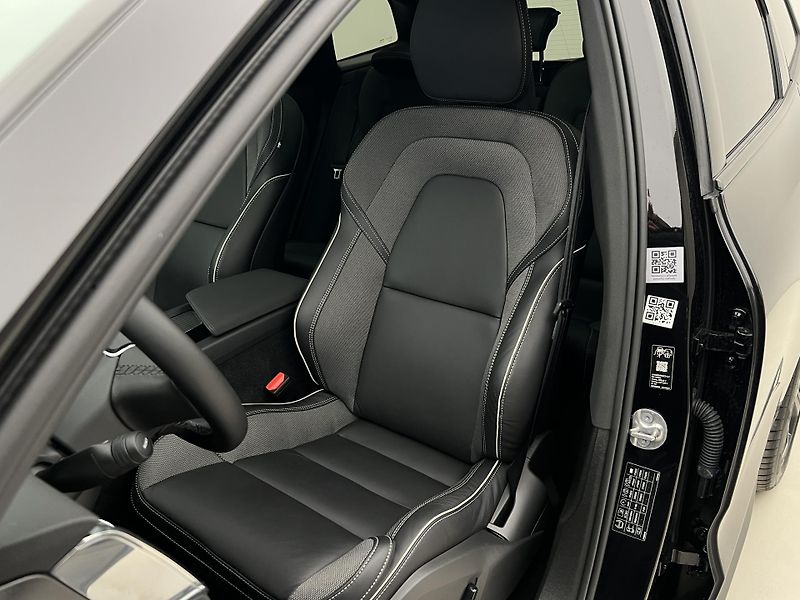 Volvo XC60 T6 AWD BLACK EDITION RESKIN - fotka 21 z 50