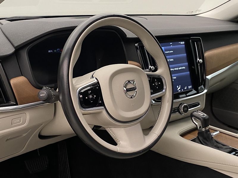 Volvo S90 T6 AWD   REZERVACE - fotka 18 z 40