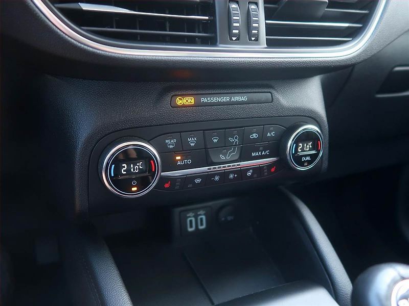 Ford Kuga (2022) Titanium 1.5 EcoBoost - fotka 12 z 16