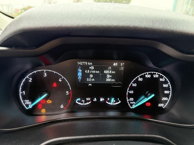 Ford Tourneo Connect (2019) 1,5-PANORAM-TAŽNÉ-VYHŘ.SEDAČKY - fotka 25 z 53