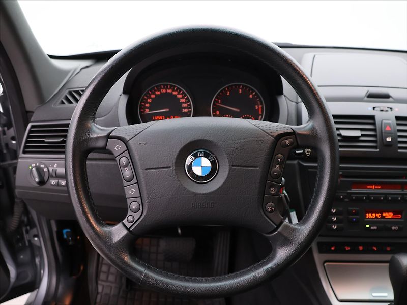 BMW X3 3,0 d 150kW Aut. 4x4 Xenon - fotka 16 z 32