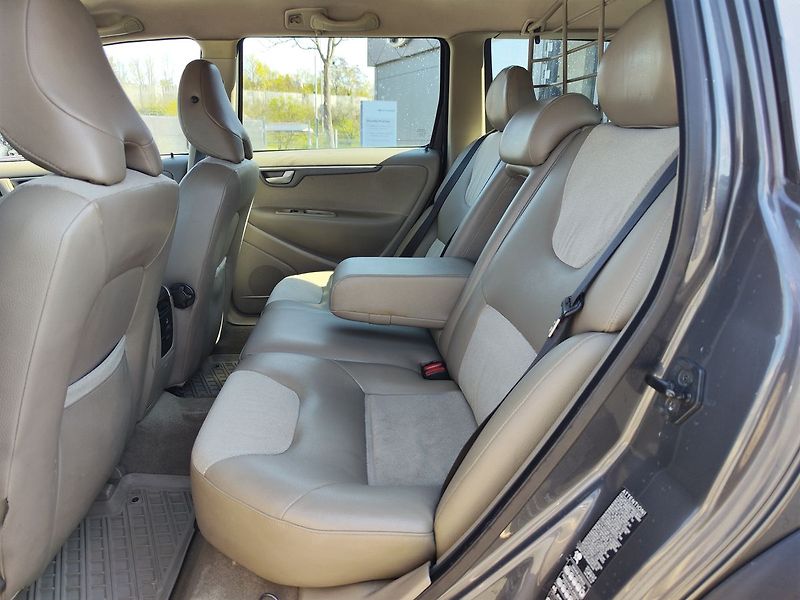 Volvo XC70 D5 2.4/120kW - fotka 11 z 26
