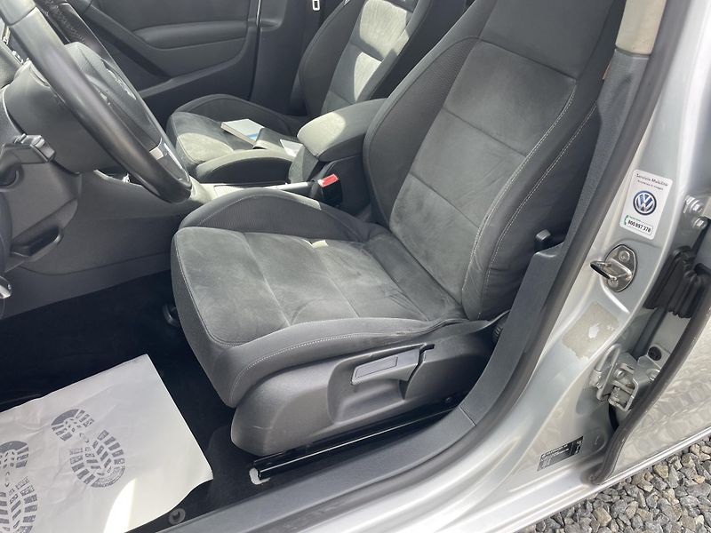 Volkswagen Golf 1.6TDi 105PS  6 HIGHLINE TOP!! - fotka 95 z 176