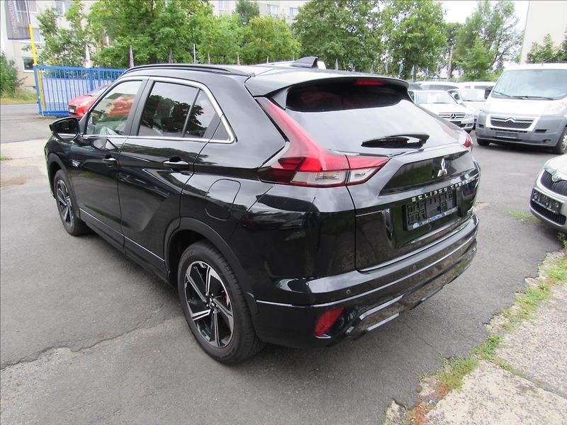 Mitsubishi Eclipse Cross 2,4 i PHEV Plug-in Instyle+ - fotka 4 z 34