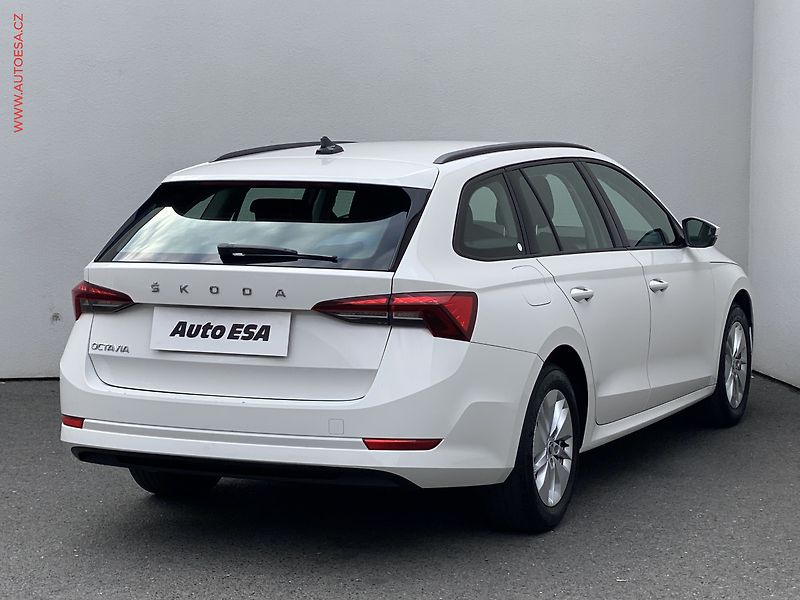 Škoda Octavia (2021) 1.5TSi, 2.maj,ČR, Ambition - fotka 4 z 17