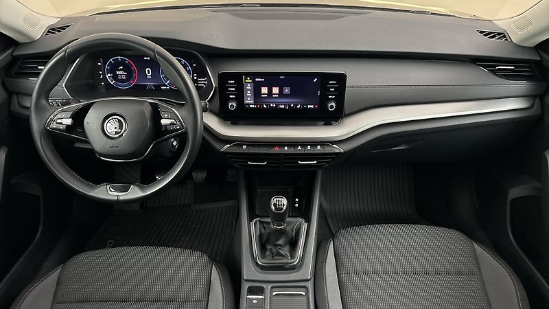 Škoda Octavia 2.0 TDI Ambition Combi - fotka 8 z 23