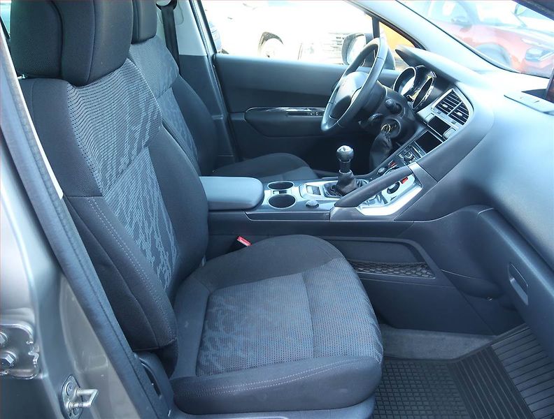 Peugeot 3008 (2011) 1.6 VTi, Navi, Tempomat - fotka 9 z 14