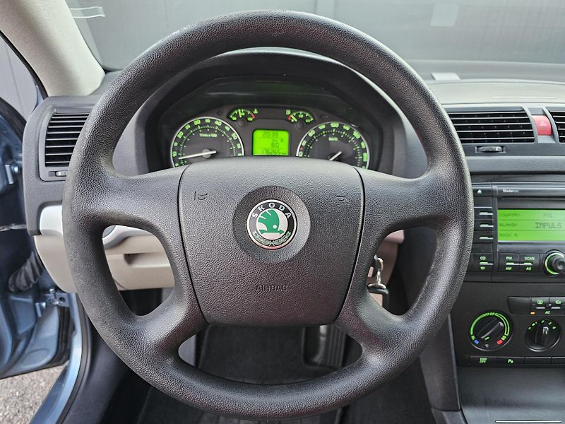 Škoda Octavia 1.6 85kW,KLIMA,TEMPOMAT,2xKOLA - fotka 19 z 37