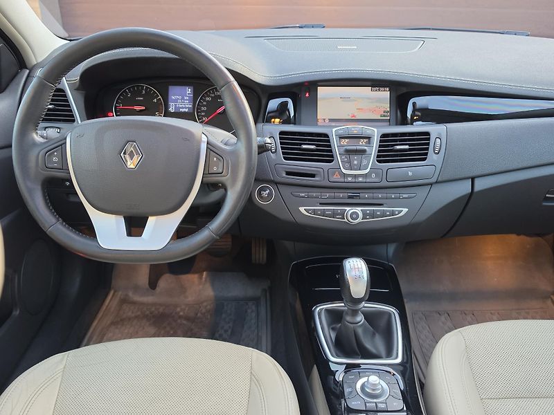 Renault Laguna 2.0dCi 131kW INITIALE*PANORAMA - fotka 31 z 58