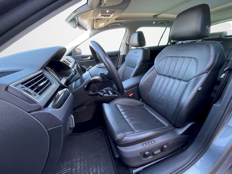 Škoda Superb (2018) L&K 2.0 TDI 140kW DSG 4x4 Comb - fotka 25 z 35