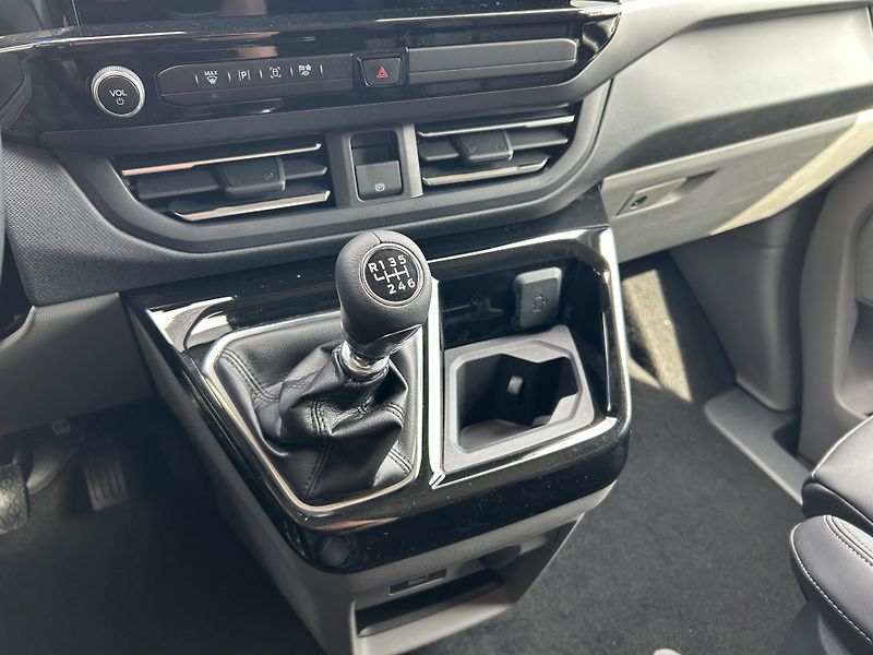 Ford Tourneo Custom Titanium L1 2.0 EcoBlue 110 kW - fotka 31 z 34