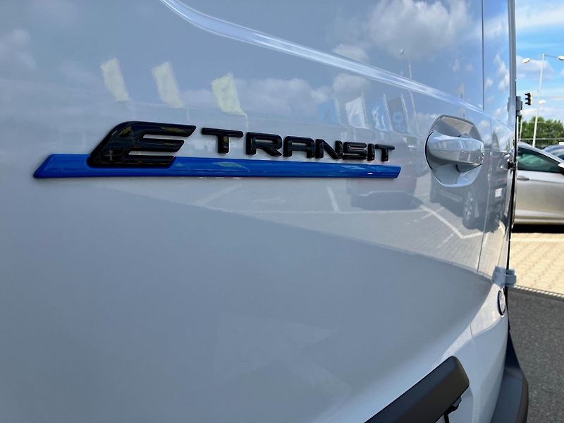 Ford Transit Courier (2025) VAN Limited L1, 43 kWh Elektro - fotka 31 z 34
