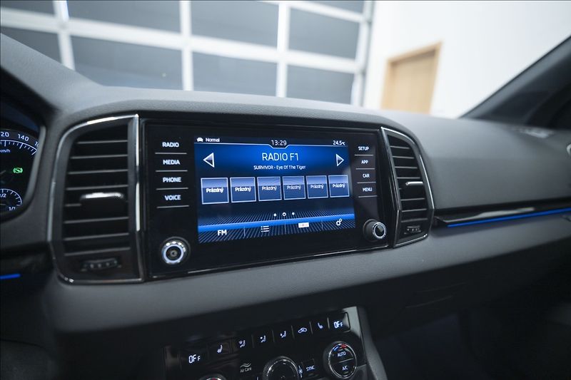 Škoda Karoq 2,0 TDI DSG 4x4 SPORTLINE ČR - fotka 22 z 41