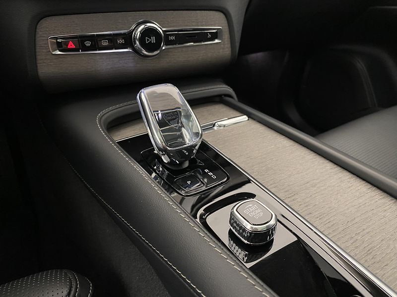 Volvo XC90 T8 AWD PLUG-IN ULTIMATE BRIGHT - fotka 27 z 72