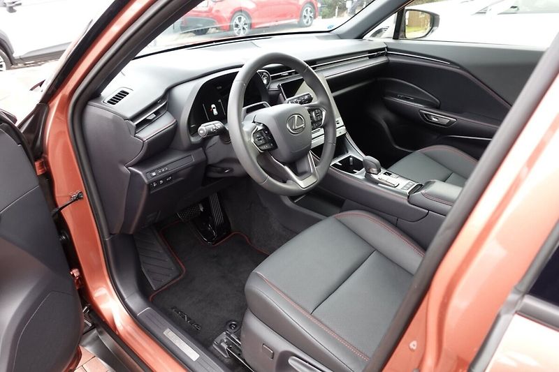 Lexus LBX 1,5 HEV Emotion Tech FWD - fotka 12 z 33