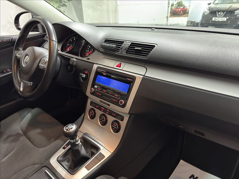 Volkswagen Passat 2,0   TDI 103KW BEZ KOROZE TOP - fotka 20 z 40