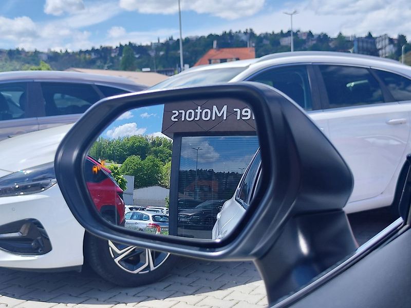 Toyota Camry 2.5 HEV/160kW Executive e-CVT - fotka 15 z 35
